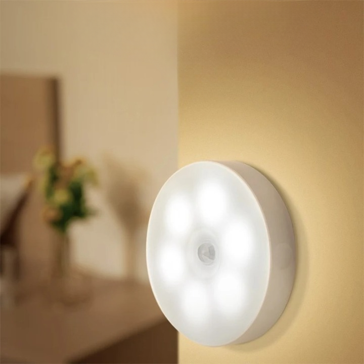 BrightGlow draadloze LED wandlamp met bewegingssensor gemonteerd op de muur