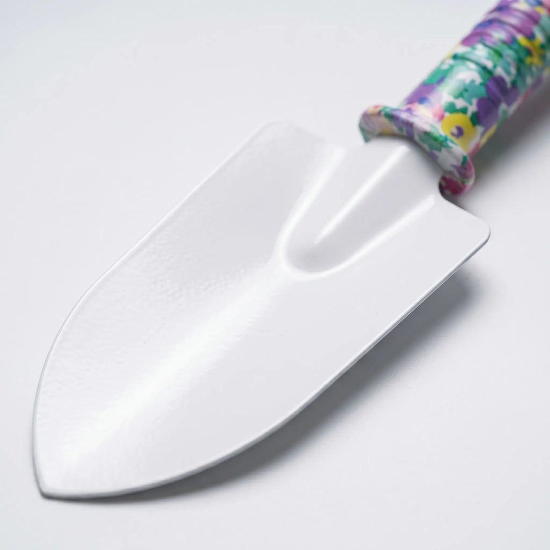 Tuinieren met de complete tuinierset; ergonomische gereedschappen voor moeiteloos werken in de tuin.