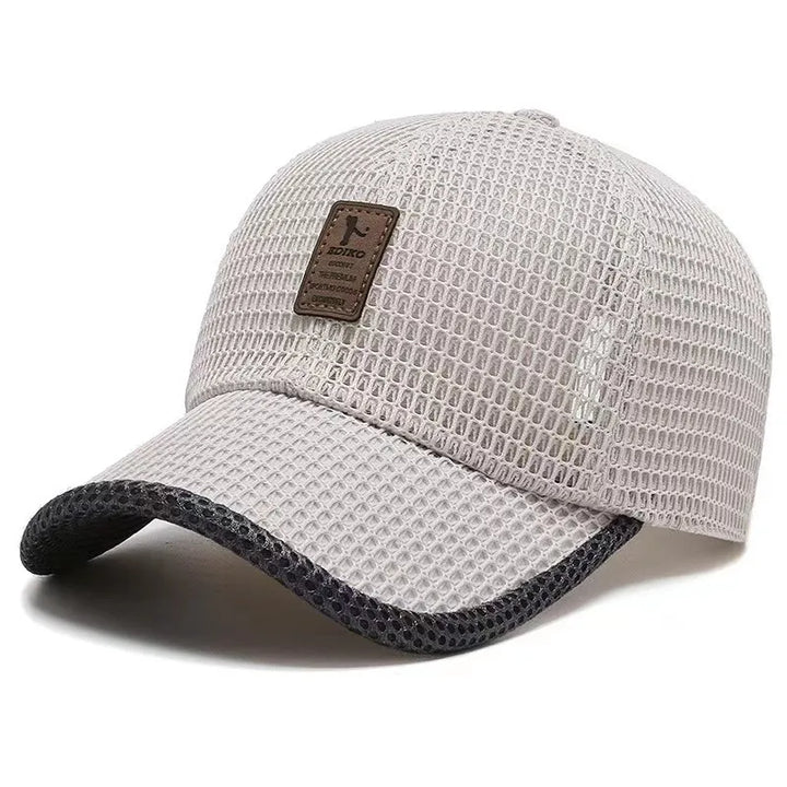 Zwarte unisex ademende zomerpet met UV-bescherming, ideaal voor outdoor sport en comfort in de zon.