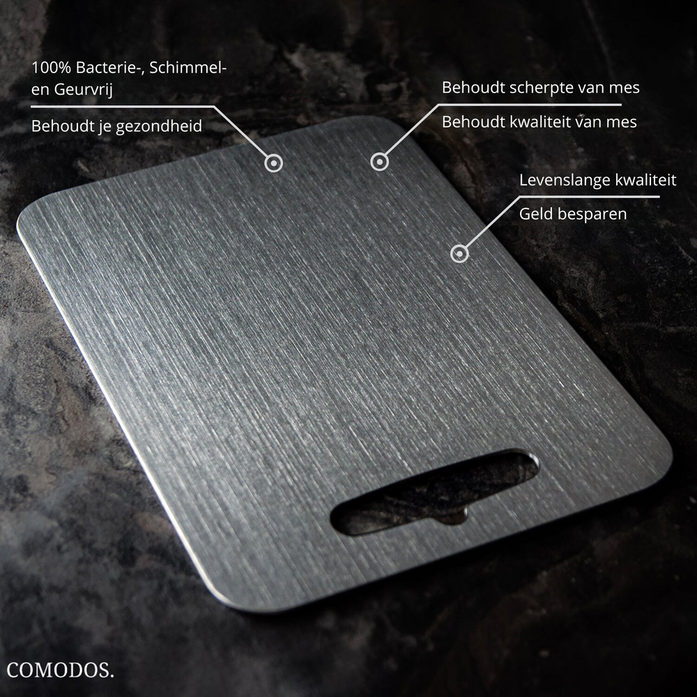 Close-up van het mesvriendelijke titanium snijvlak. De CleanEdge snijplank is hygiënisch, antibacterieel en duurzaam.