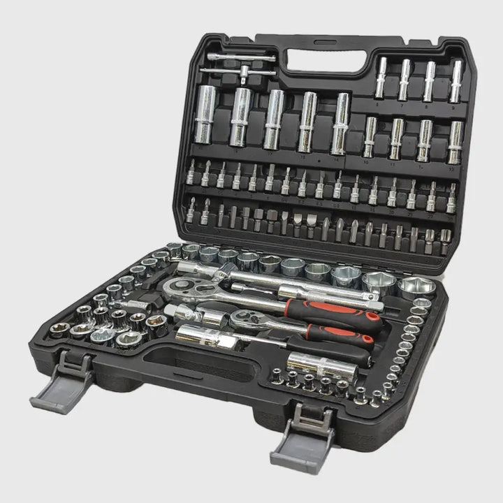 Detail van de 108-delige TorqueMaster dopsleutelset: diverse doppen en ratels van stevig chroom-vanadium.