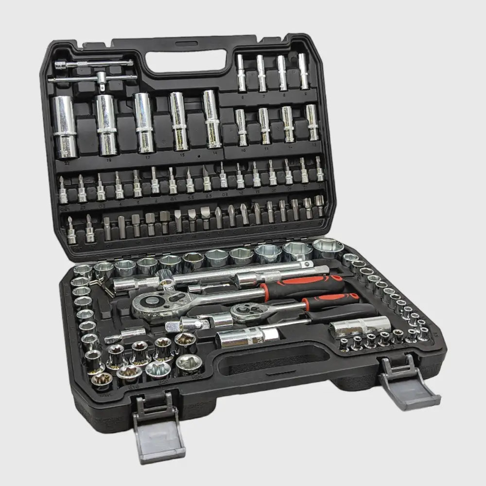 Professionele 108-delige dopsleutelset klaar voor klussen in de werkplaats of als autohulpmiddel.