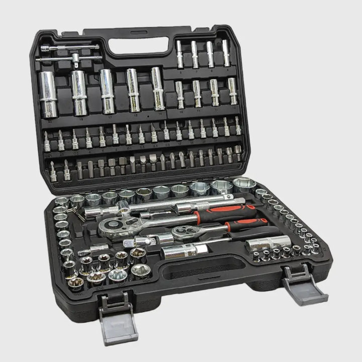 Professionele 108-delige dopsleutelset klaar voor klussen in de werkplaats of als autohulpmiddel.