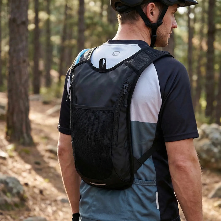 Unisex 10L fietsrugzak met hydratatiesysteem voor MTB, wandelen & sport; compact, lichtgewicht en waterafstotend.