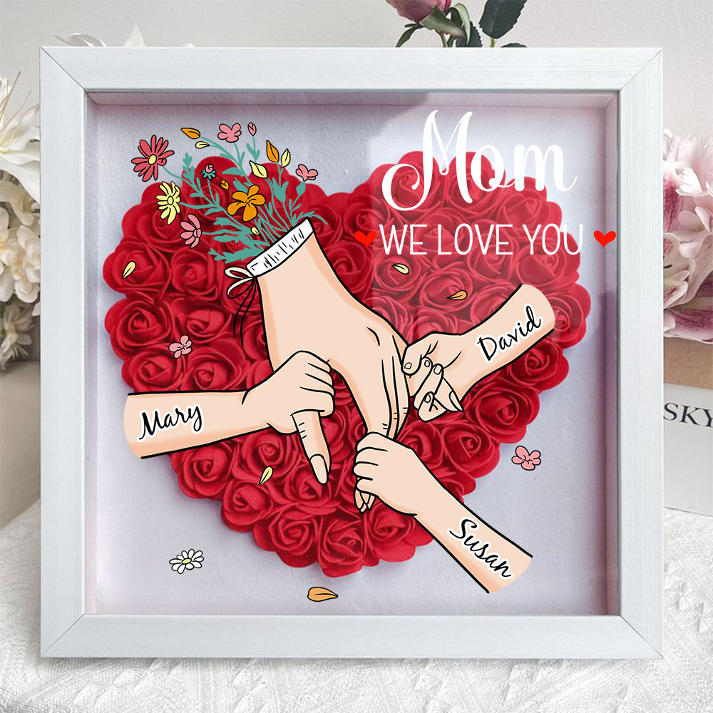 Gepersonaliseerde bloemen schaduwdoos voor moeder met familienamen, perfect Moederdag cadeau.