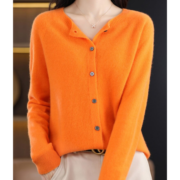 Elegant zacht dames vest, gebreid met aandacht voor comfort. Een veelzijdige aanwinst voor elk seizoen.