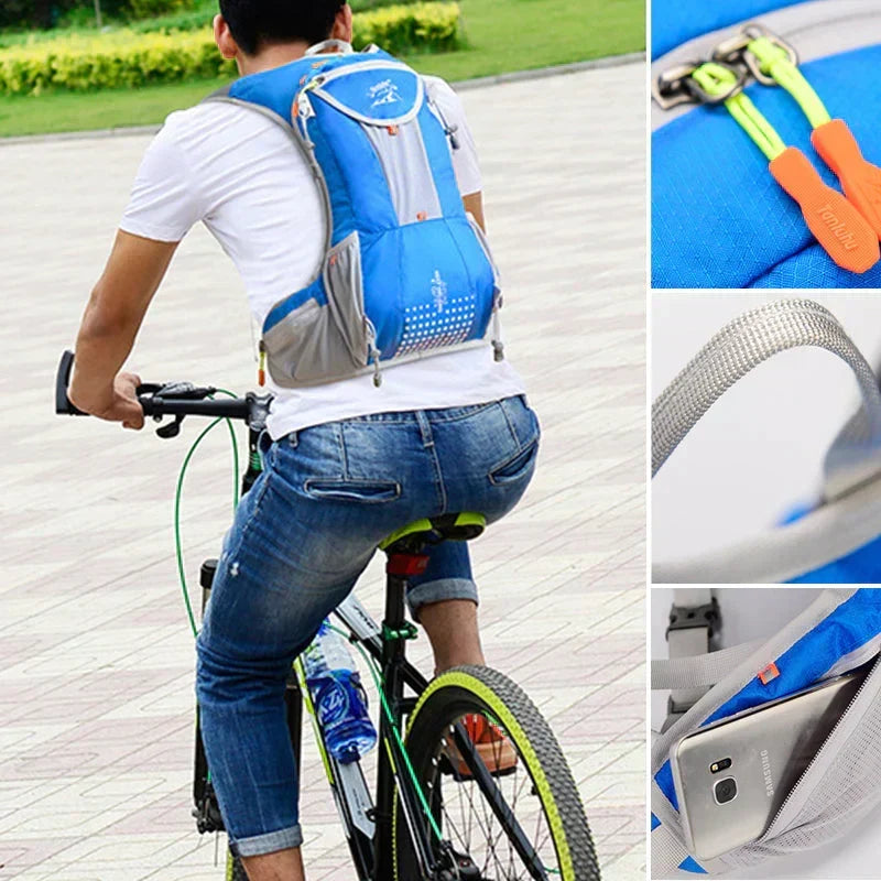 Man fietst met een blauwe outdoor rugzak en detailopnames van ritssluitingen