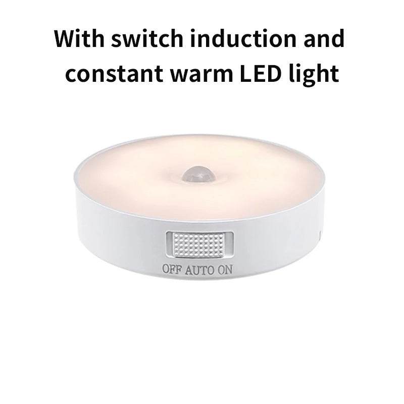Detailopname van de sensor en het strakke design van de wandlamp