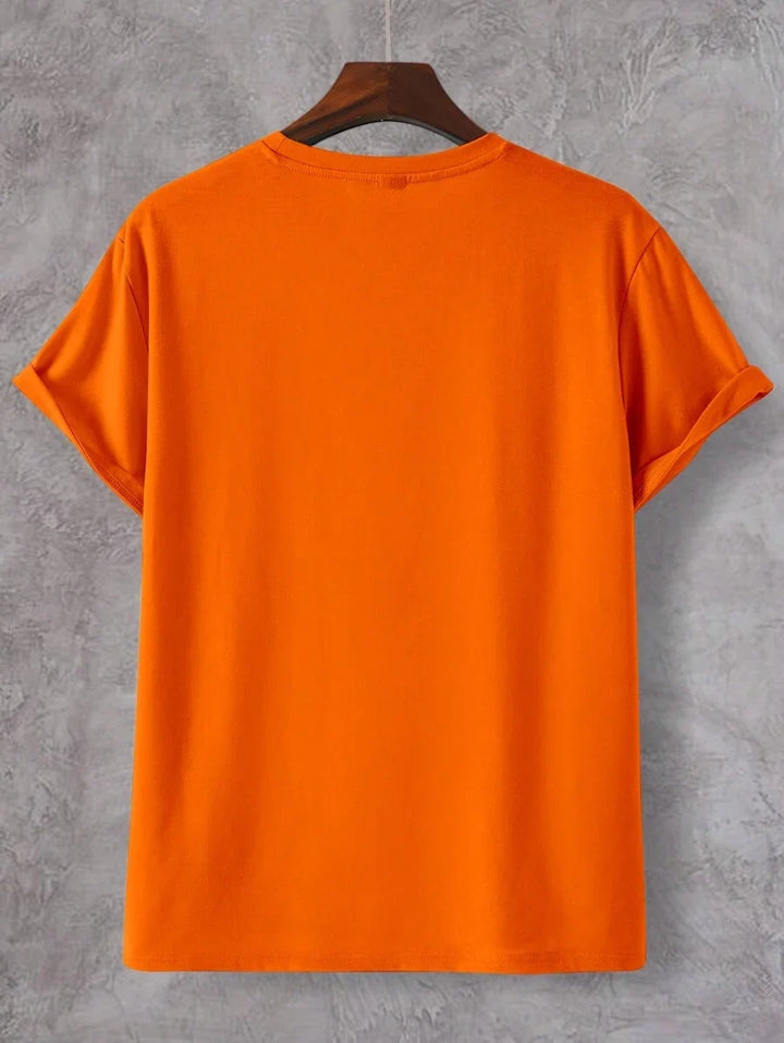 Trendy oranje heren T-shirt met gedetailleerde leeuwenprint, perfect als statement shirt voor lente- en zomerkleding.