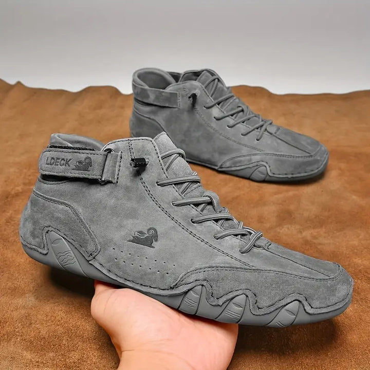 Duurzame Hoymans heren wandelschoenen, robuust en waterdicht voor alle terreinen.