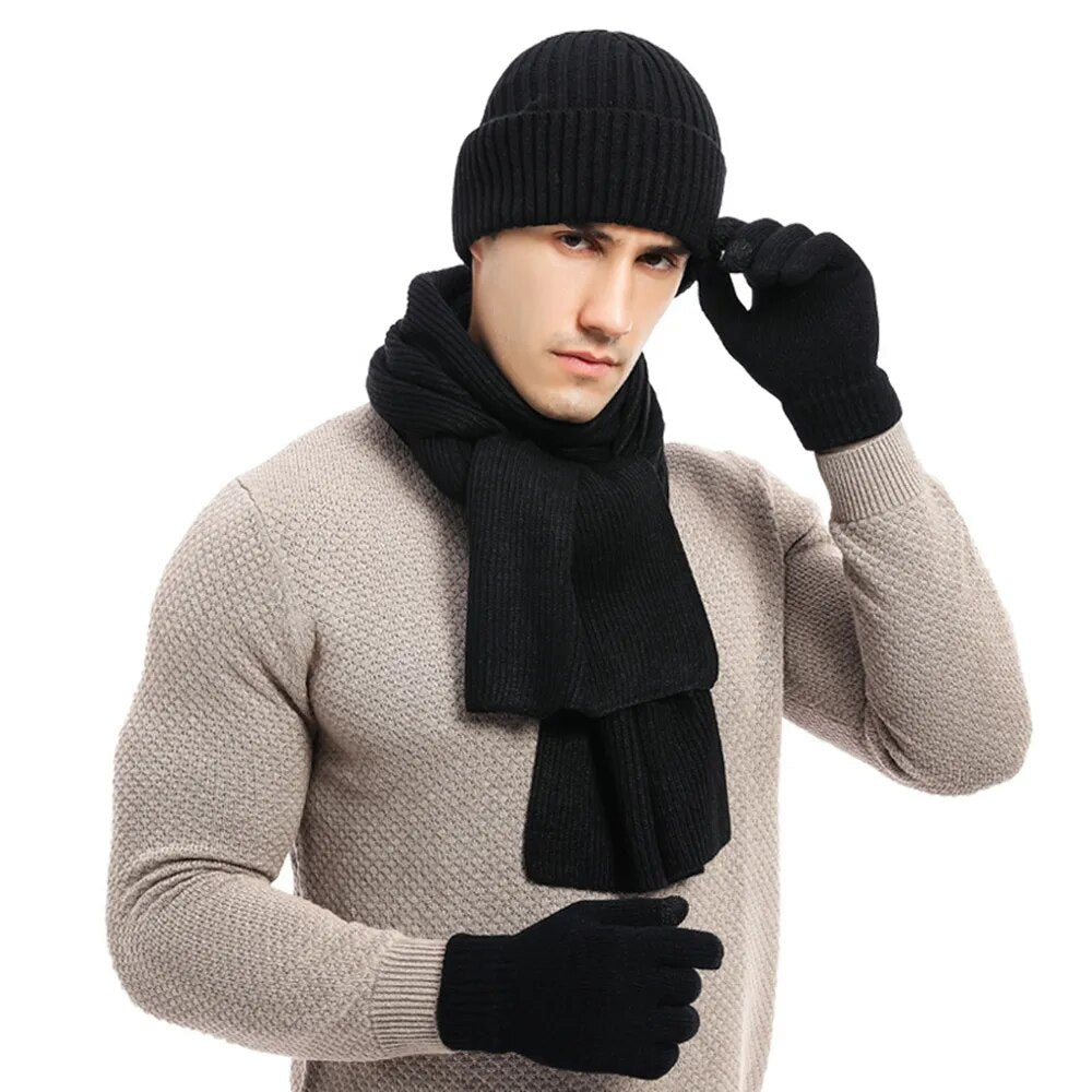 Man draagt stijlvolle zwarte gebreide muts, sjaal en handschoenen, ideaal voor de winter.