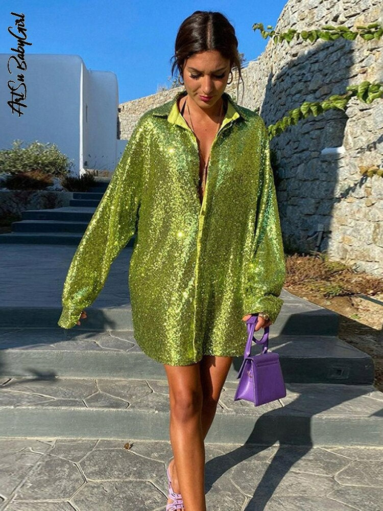 Trendy losvallende damesblouse met glitters; een moderne en comfortabele keuze voor de modebewuste vrouw.