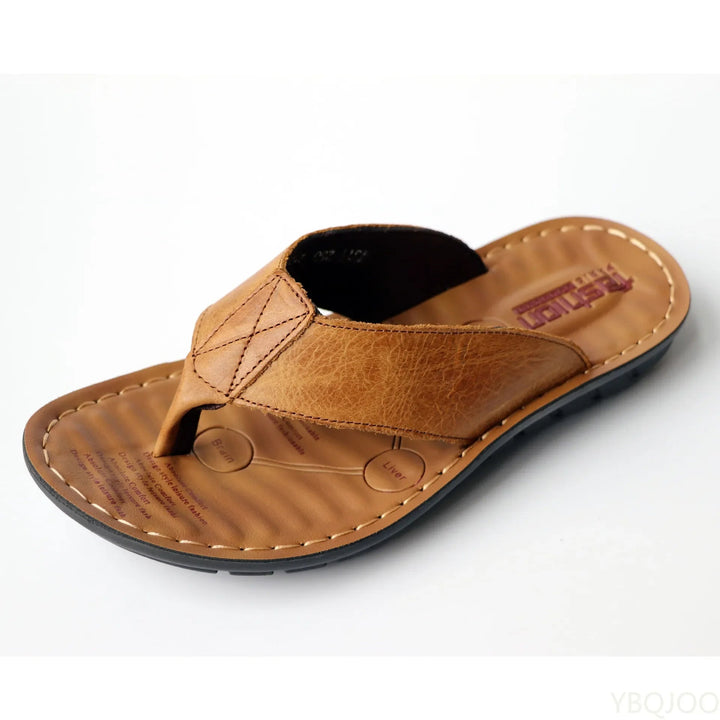 Antislip heren sandalen voor voetcomfort, ideaal als zomer slippers of strand schoenen voor vakantie.