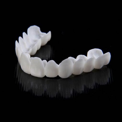 Natuurlijk ogende snap-on tanden veneers voor een onmiddellijke, stralende glimlach zonder gedoe.