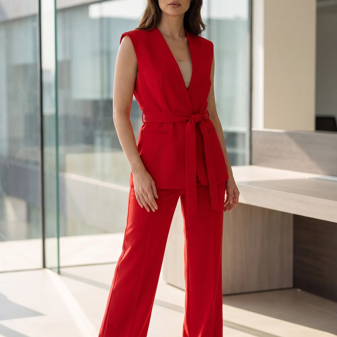 Chique rood 2-delig dames broekpak, perfect voor zakelijk of formeel gebruik.