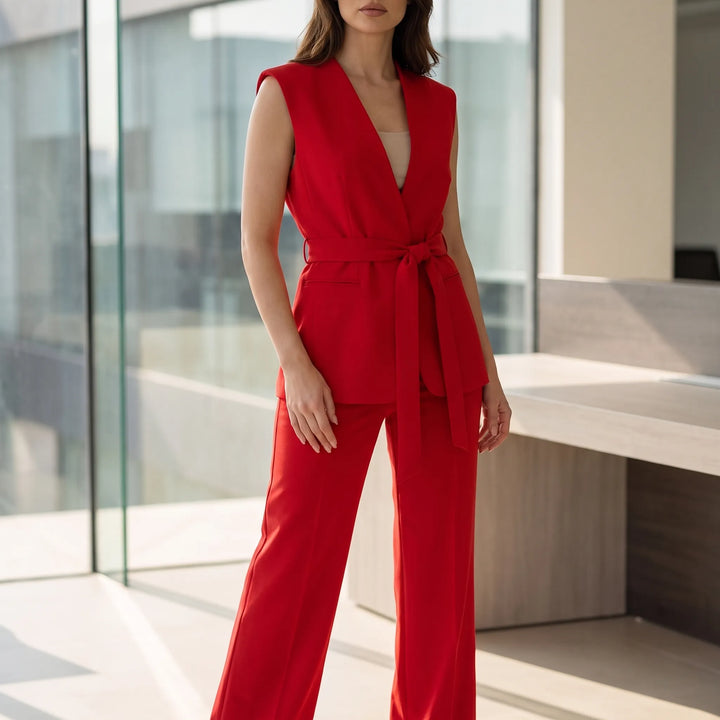 Chique rood 2-delig dames broekpak, perfect voor zakelijk of formeel gebruik.