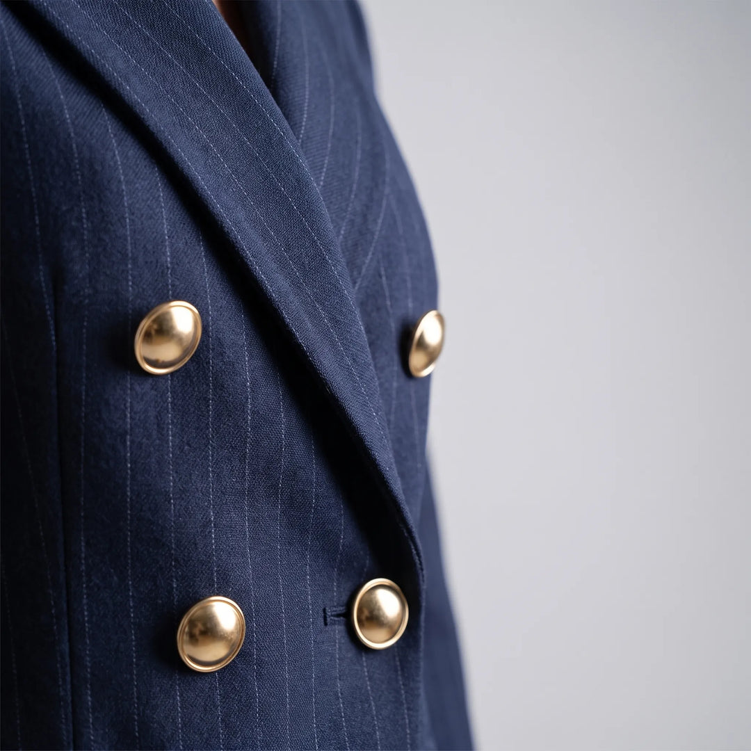 Elegant gestreept dames broekpak, perfect voor een zakelijke look of modieuze outfit.