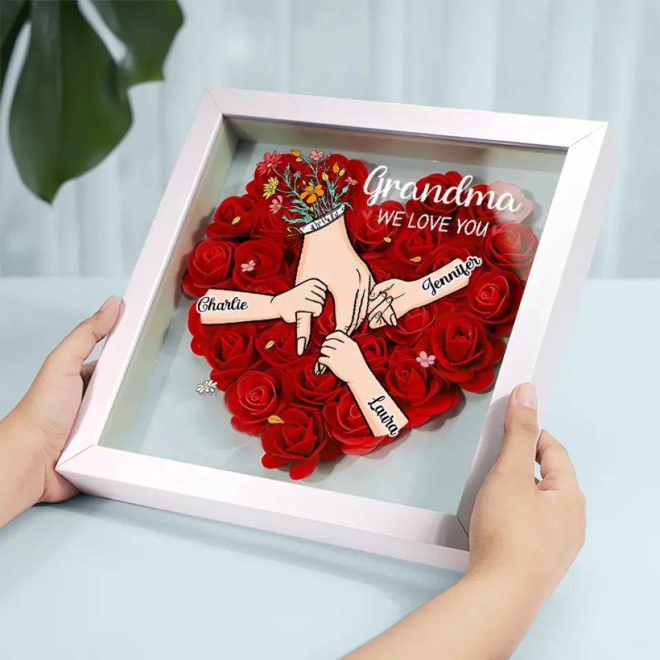 Uniek gepersonaliseerd aandenken: schaduwdoos met bloemen design en namen voor moeder.