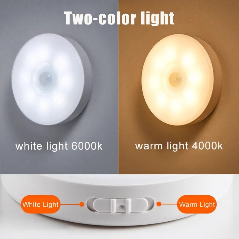 Draadloze LED wandlamp in een moderne woonkamer interieur
