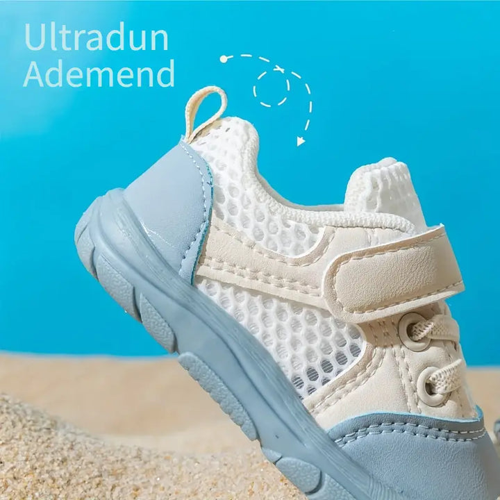Ergonomische barefoot peuterschoenen in blauw, stimuleren natuurlijke voetbeweging en comfort.