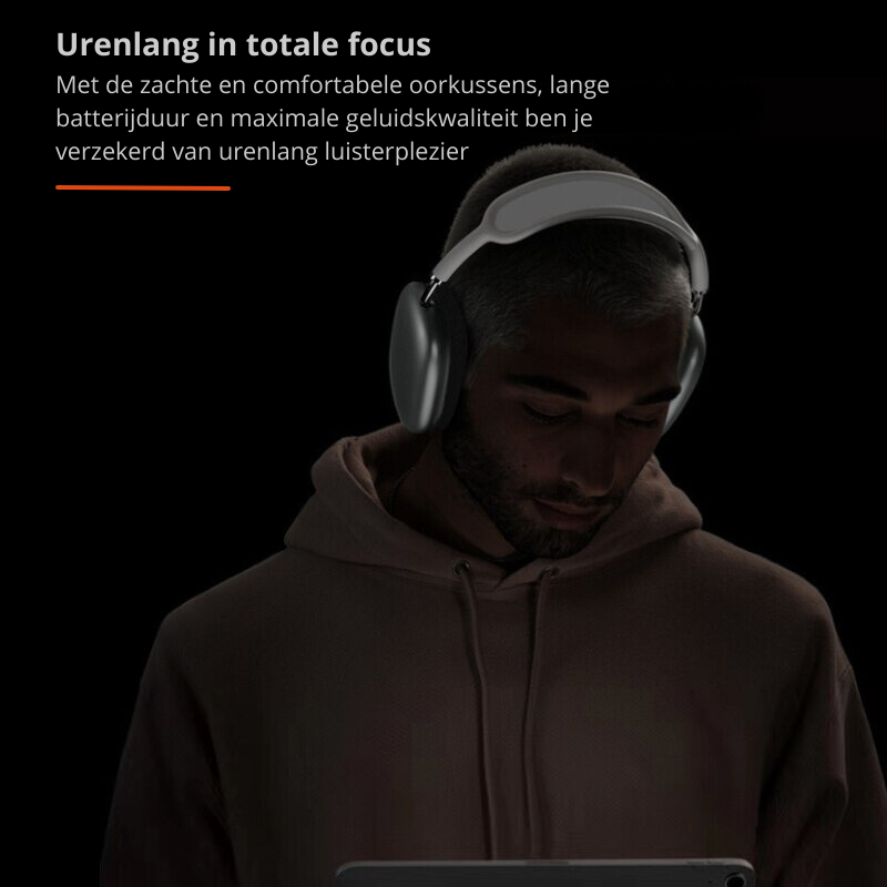 Man gefocust luisterend naar muziek met een donkere HarmoniX koptelefoon