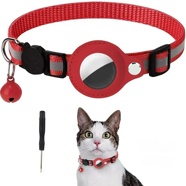 Compacte GPS honden tracker en katten tracker op een witte achtergrond