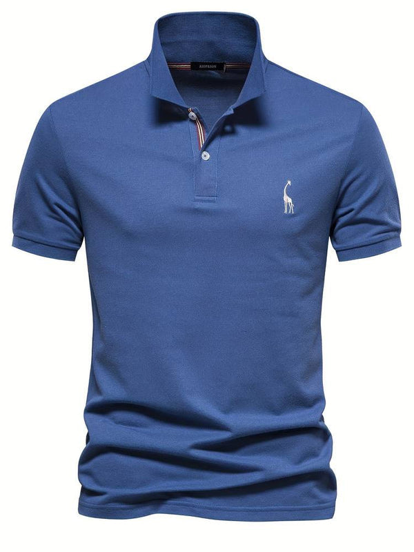 Blauwe herenpolo Wessel met witte opdruk, ideaal voor zomerse dagen en lichte outfits.