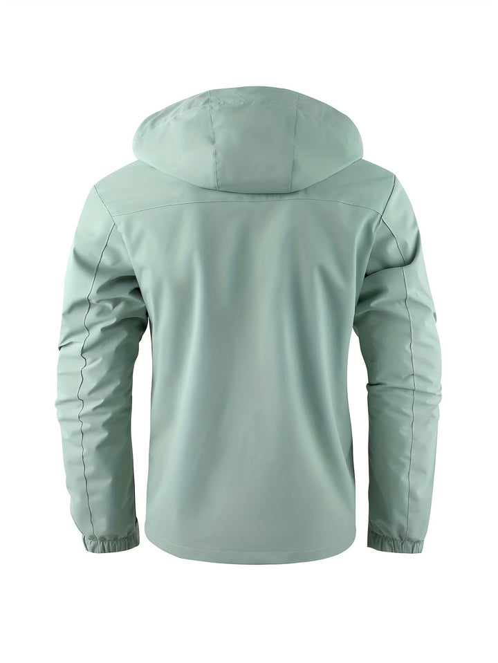 Nieuwe collectie heren outdoorjas, perfect voor winterse buitenactiviteiten. Water- en winddicht, warm.