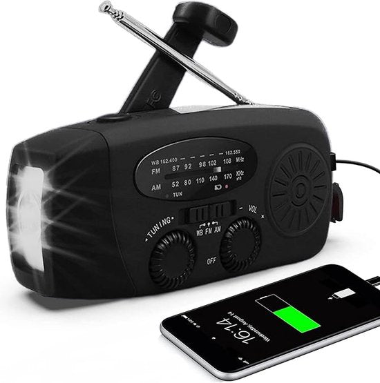 Zwarte Noodradio PowerSafe Mini in actie, laadt een smartphone op