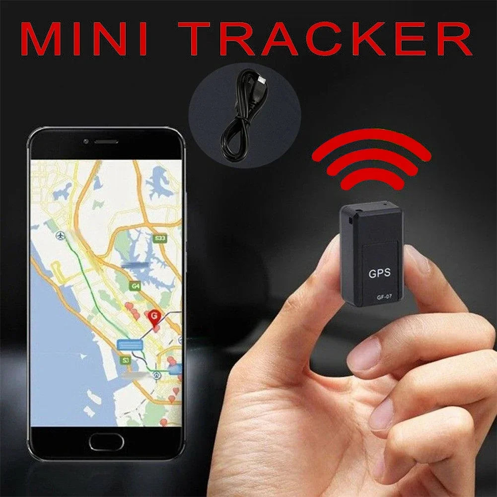 Miniature GPS tracker, magnetisch te bevestigen; essentiële autobeveiliging voor realtime tracking.