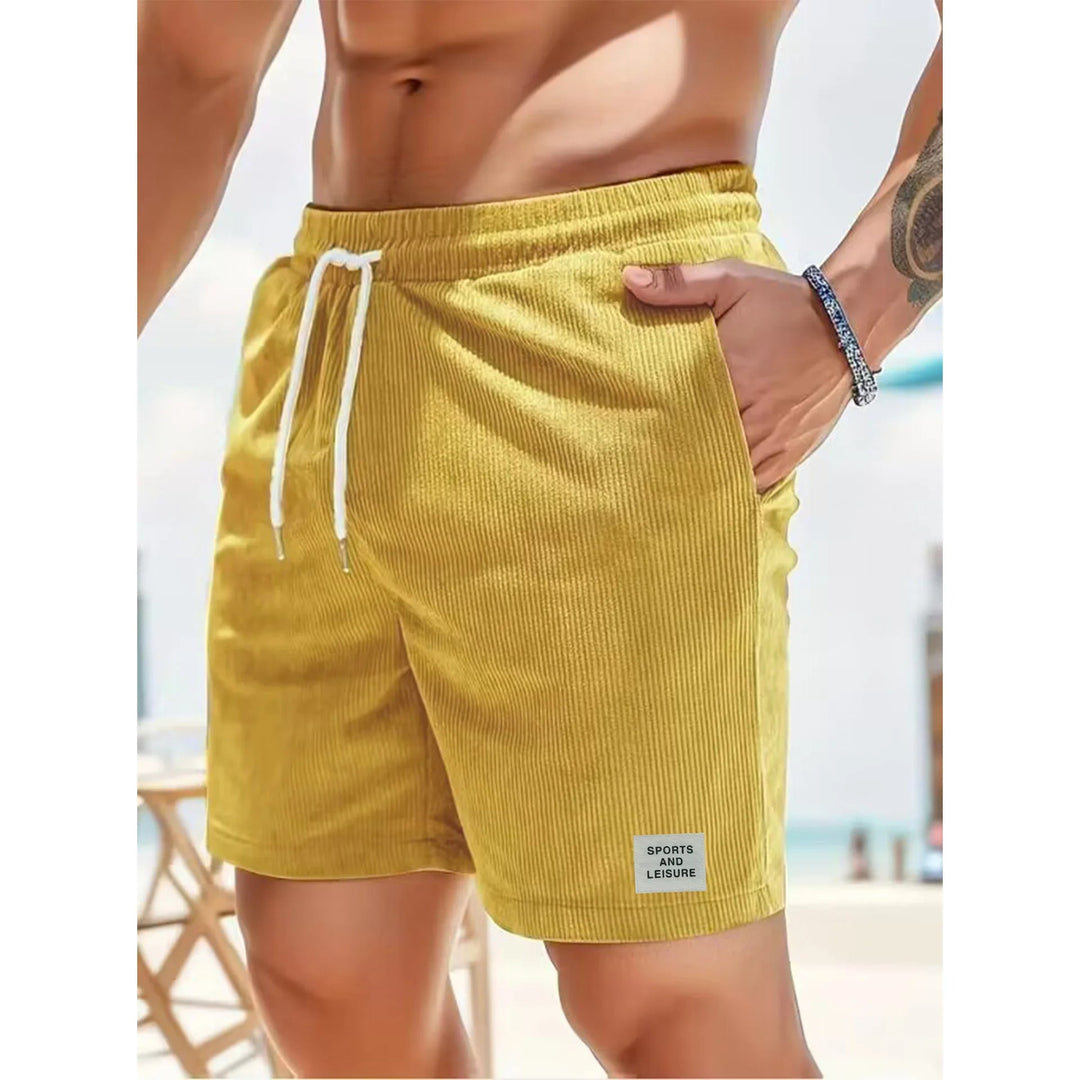 Sportieve heren korte broek in trendy ribstof design van voren gezien