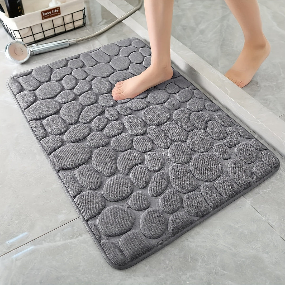 Comfortabele, zachte polyester badmat met antislip PVC onderkant. Ideaal voor een droge, veilige moderne badkamer.
