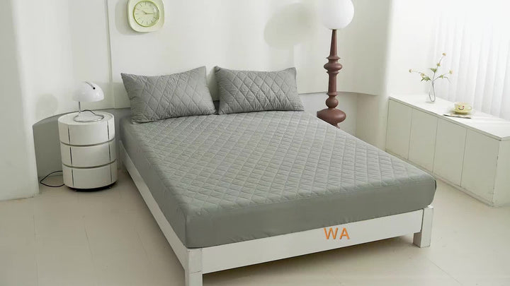 Overzicht van de ademende beschermhoes voor het matras in het wit