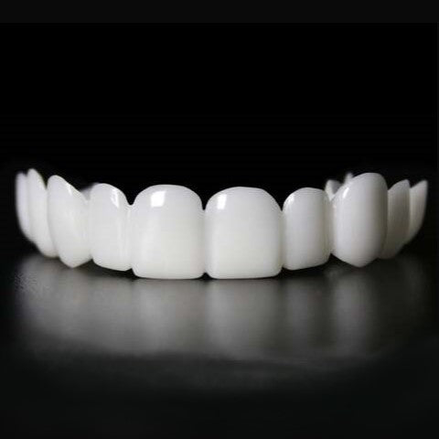 Perfecte glimlach met deze snap-on veneers, vergroot direct uw zelfvertrouwen en uitstraling.