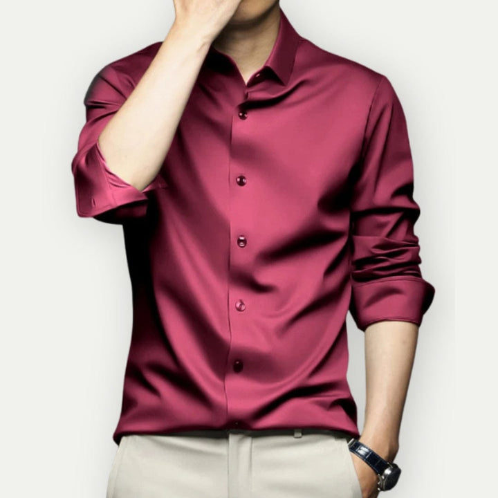 Close-up kraag: Net, kreukvrij heren slim fit overhemd. Perfect voor formele en zakelijke outfits.