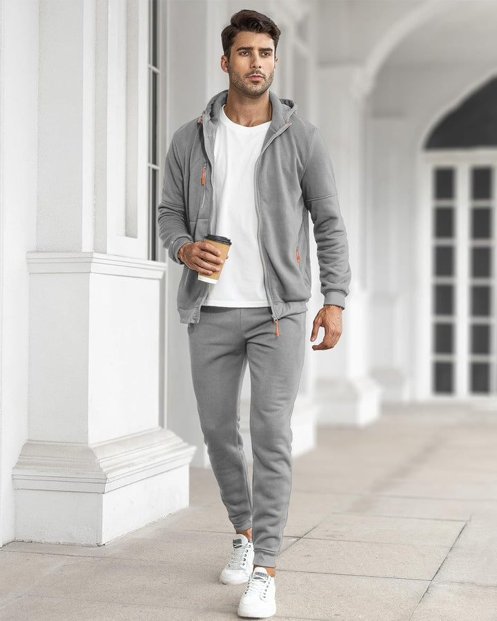Modern heren broekpak voor sport en vrije tijd. Casual en comfortabel design.