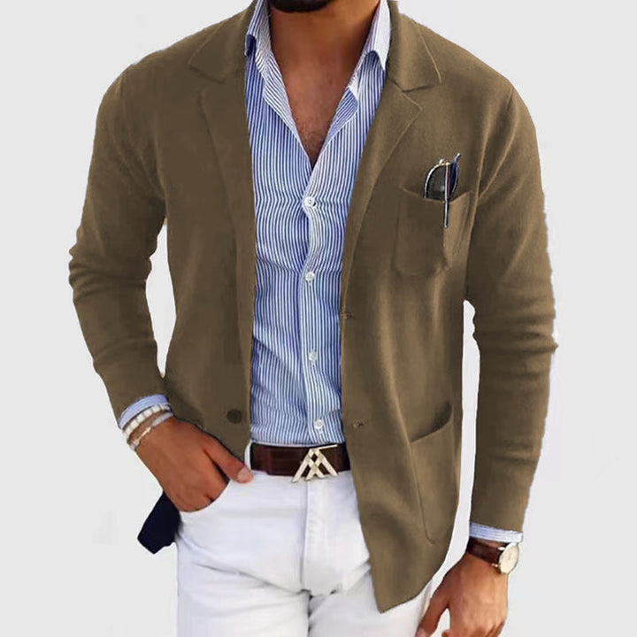 Deze heren blazer met casual zakken is veelzijdig; combineer hem smart-casual of formeel.