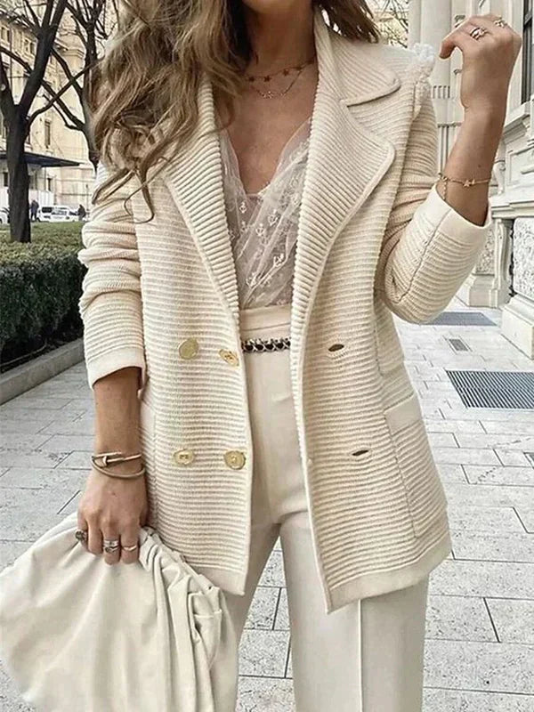 Beige elegante Isabella damesblazer, stijlvol voor zowel zakelijke als casual lente-outfits.