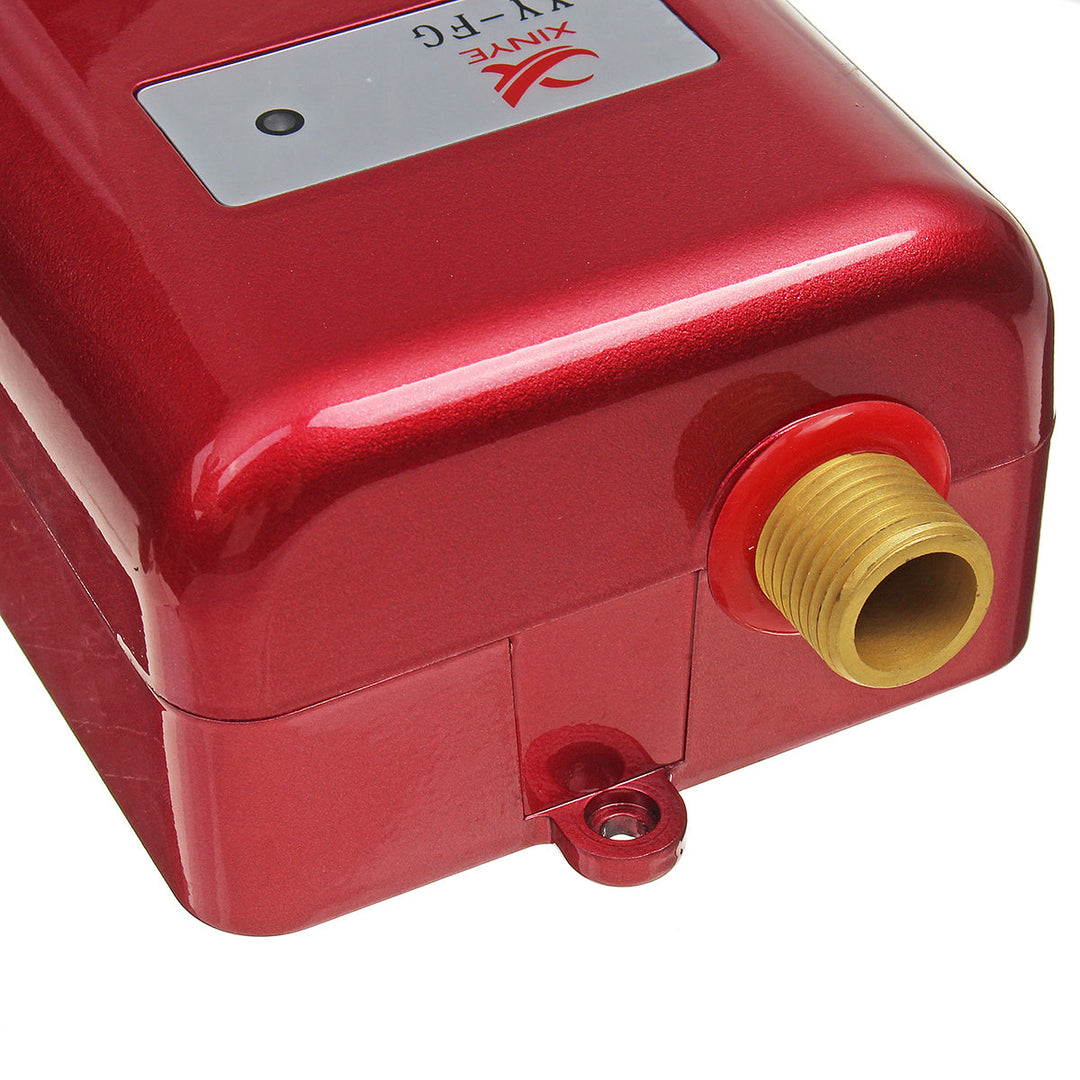 Moderne elektrische instant boiler voor onbeperkt warm water, perfect voor een energiezuinig huishouden.