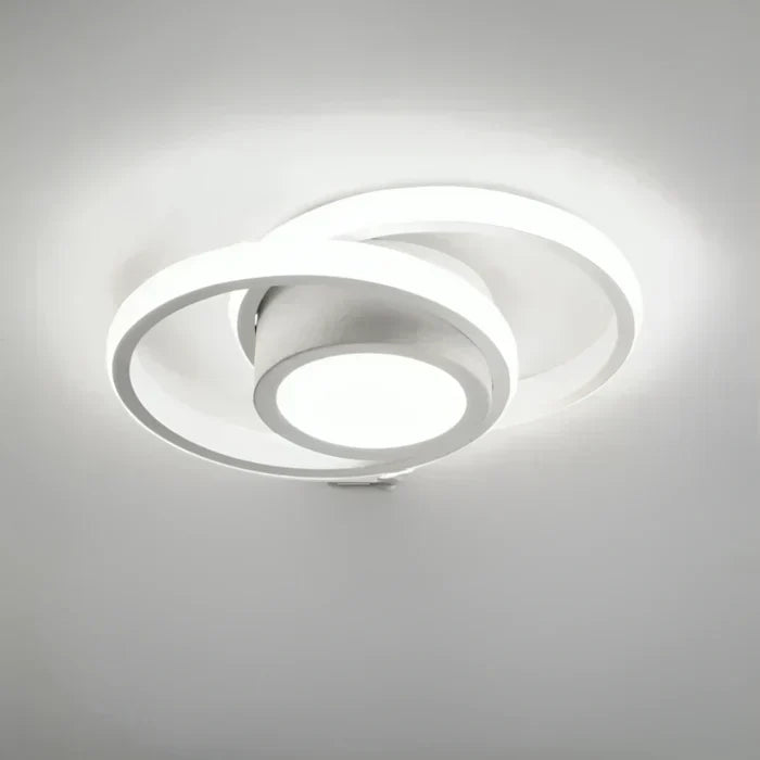 Zwarte moderne LED plafondlamp, energiezuinig, een functionele en decoratieve lamp voor de gang.
