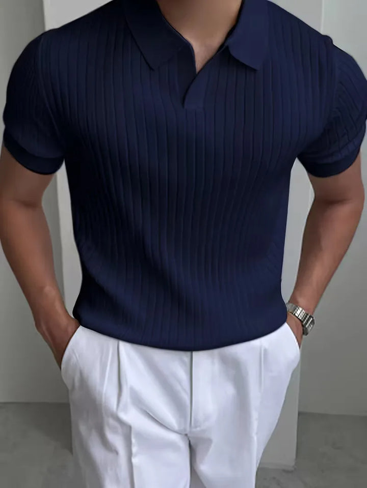 Zomerse heren polo met v-hals en comfortabele pasvorm