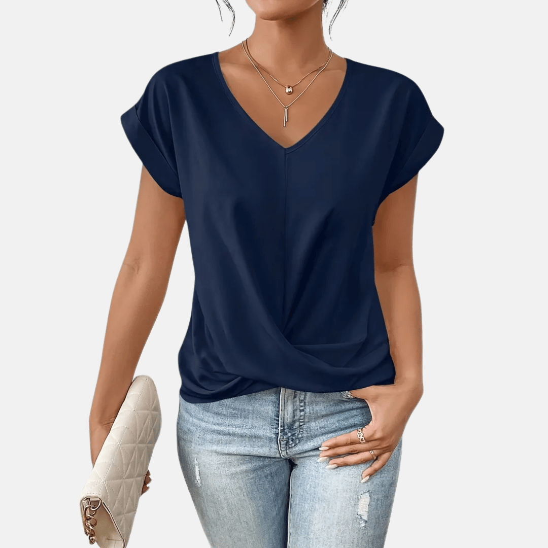 Unieke gedrapeerde zoom bij de hip en modern vormgegeven damesblouse