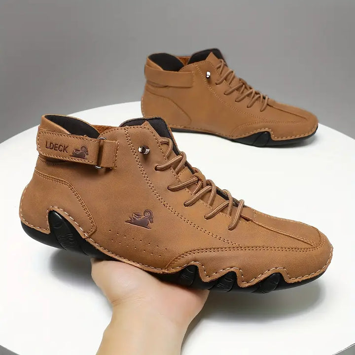 Waterdichte Hoymans heren schoenen, klaar voor elk avontuur, comfortabel en duurzaam.