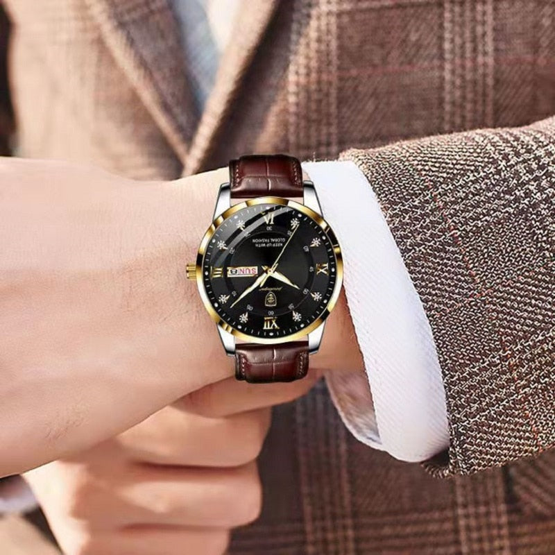Heren horloge om de pols in zakelijke outfit