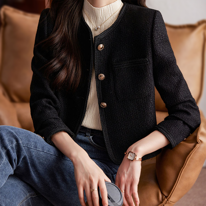 Modern dames kort jasje, zeer elegant en geschikt voor zakelijk of feestelijk gebruik. Essentiële mode.