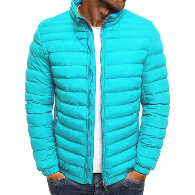 Moderne heren tussenjas met strakke opstaande kraag. Perfecte stijlvolle jas voor lente en zomer outfits.
