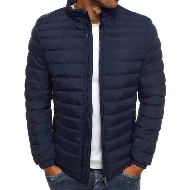 Veelzijdige heren tussenjas met opstaande kraag. Casual jas voor mannen, geschikt als lente/zomer bovenkleding.