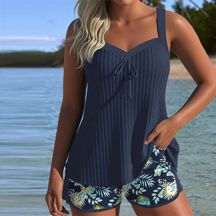 Dames tankini set Luna in marineblauw, stijlvol en comfortabel voor zomerse stranddagen.