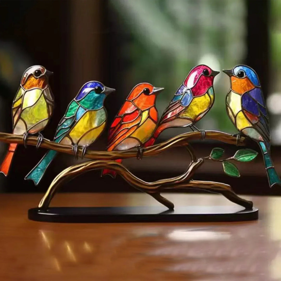 Vrolijke groep van vijf verschillende acryl vogels op een lange tak (Stijl 5).