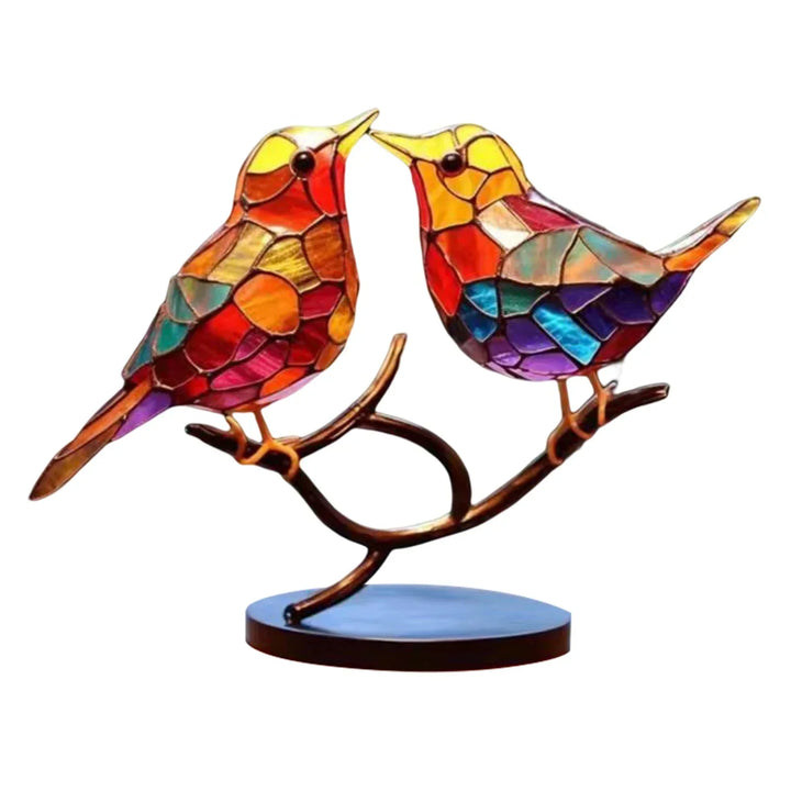 Acryl vogelsculptuur als elegant decoratief stuk in een moderne woonkamer.
